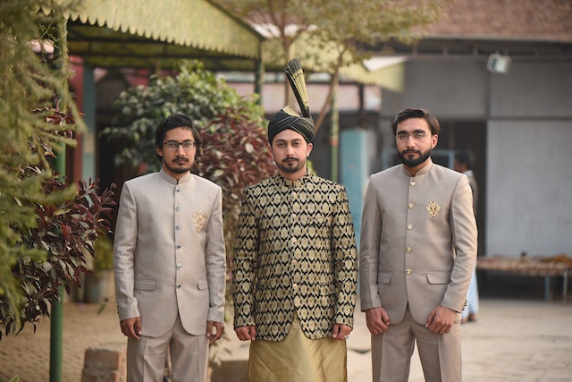 Unveiling Elegance: Pakistani Men’s Unstitched Suits